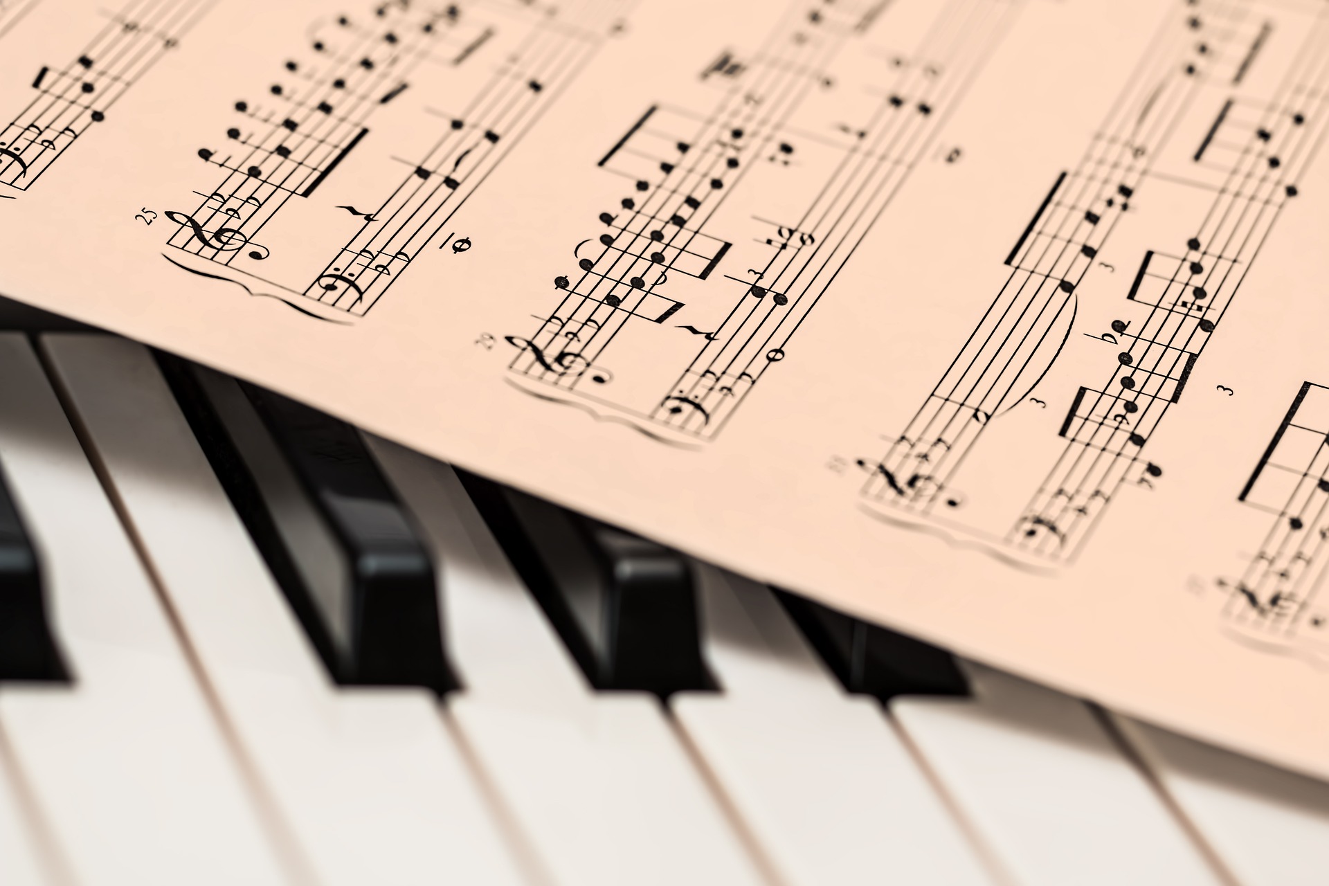 piano und Noten (©Steve Buissinne - pixabay)