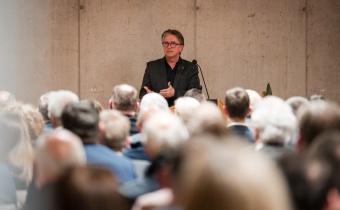 Manne Luche MdL bei der Rede ©Silas Kollmann Fotografie